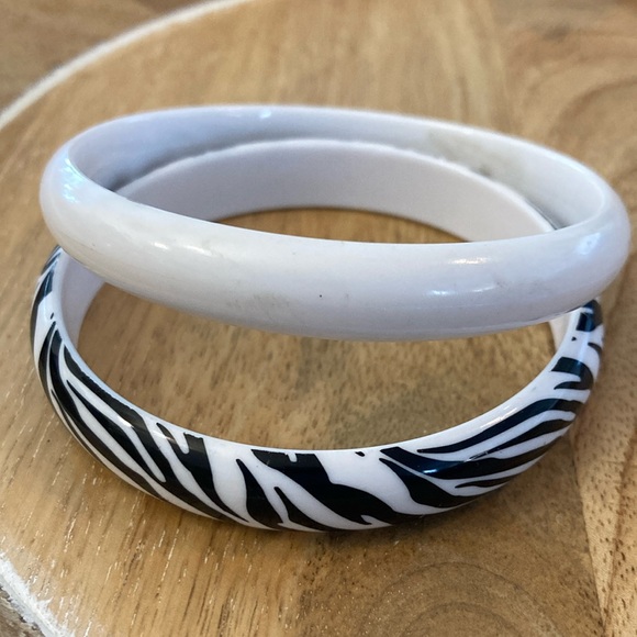 Black and white bangle bracelet set plain white bangle and zebra print bracelet - Picture 1 of 7